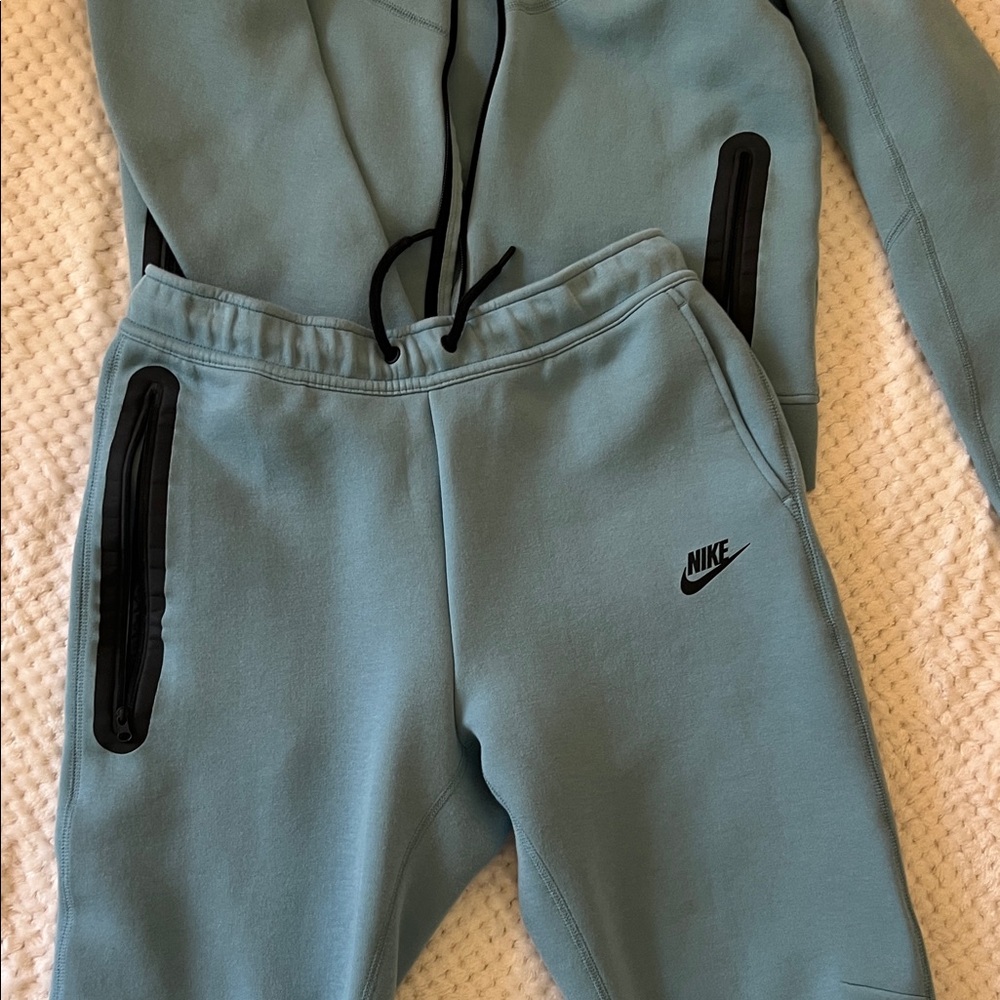 Nike Teal Hoodie and Jogger Set - Picture 4 of 4
